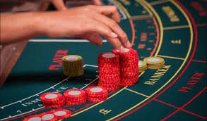 cuanjp92 platform interface on mobile phone displaying live dealer table and account balance